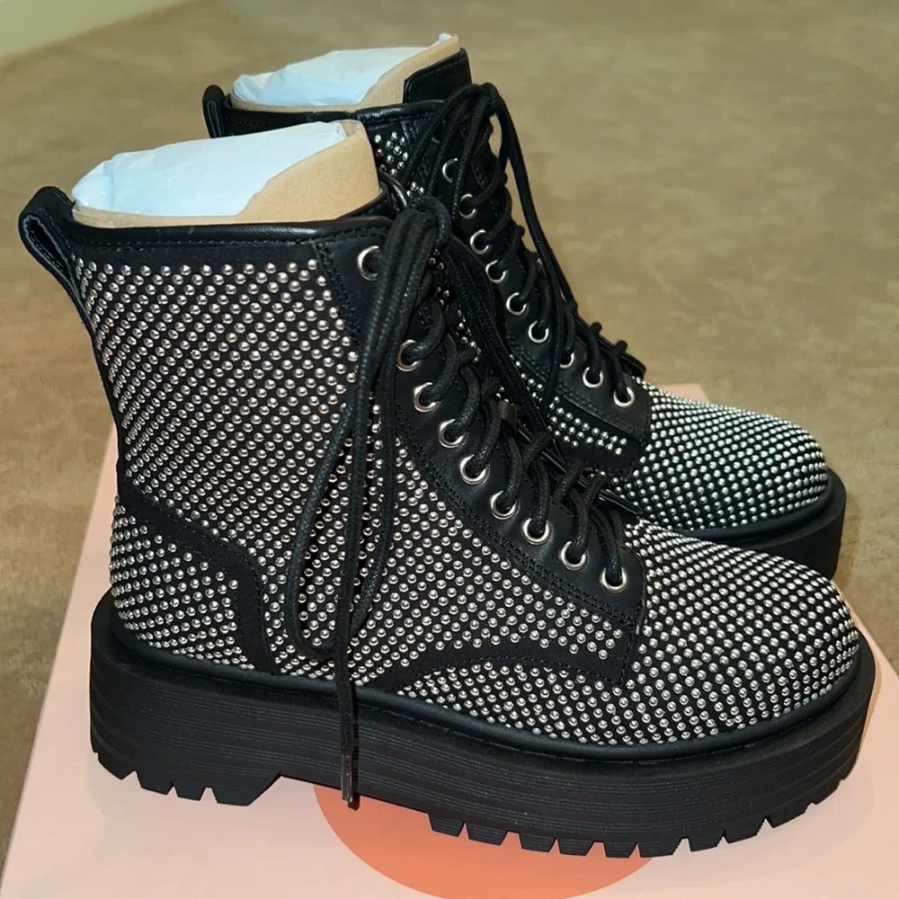 NIB Gianni Bini Non-Stop Studded Chunky Lug Sole
Platform Booties, 6.5 - Picture 1 of 6